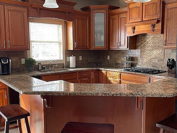 4th image of 415 Coral Dr
