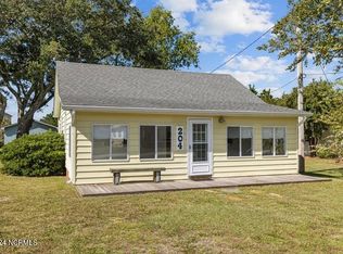 204 Hill St, Cedar Pt, NC 28584