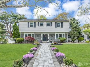 7 Stratford Dr, Old Bridge, NJ 08857