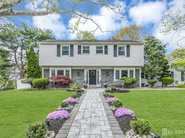 7 Stratford Dr, Old Bridge, NJ 08857