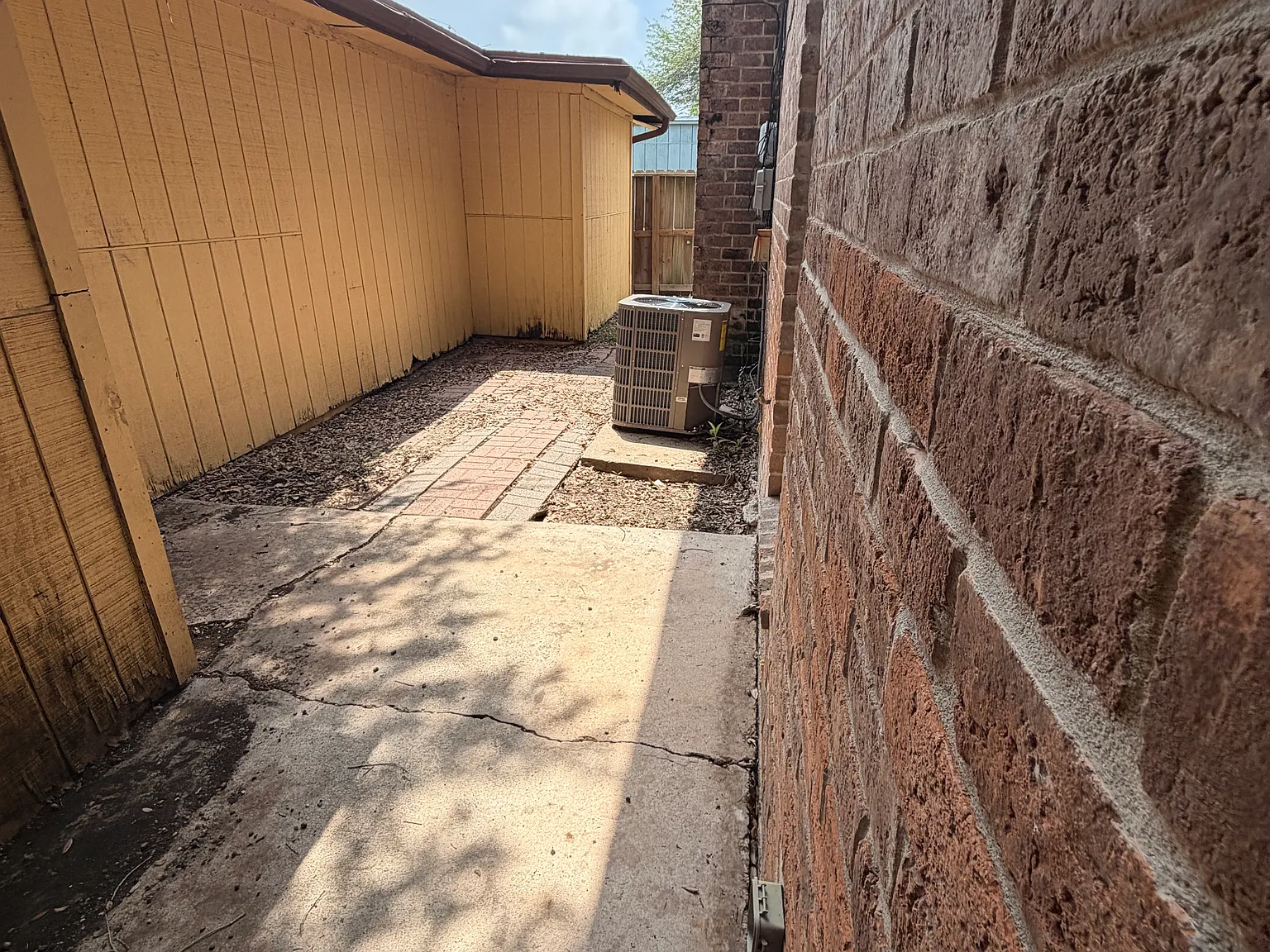 2 bed, 1.5 bath, 1000 sqft, $950 — Photo 2