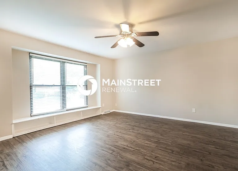 1604 N Glen Ellyn St — Photo 2