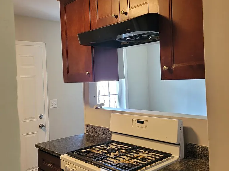 4345 Leslie St — Photo 13