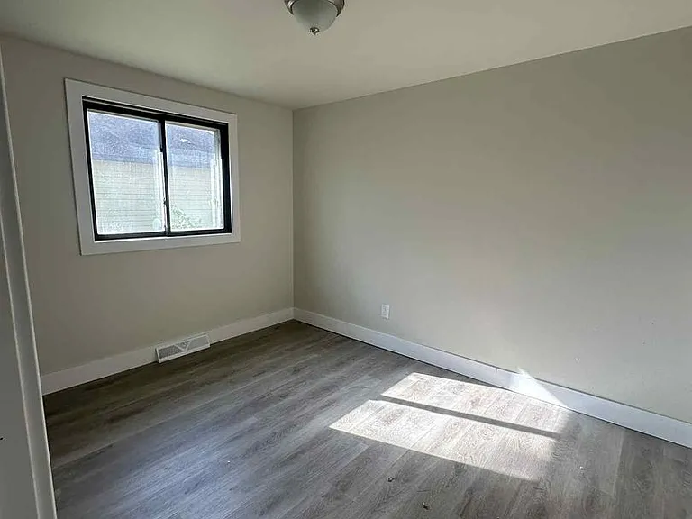 2312 Washington St — Photo 5
