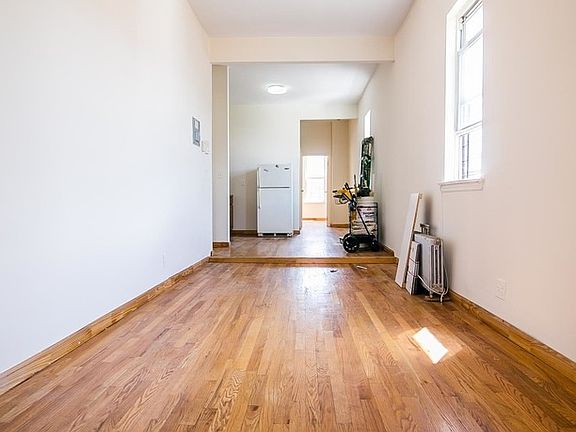 5th image of 1422 Greene Ave #11R