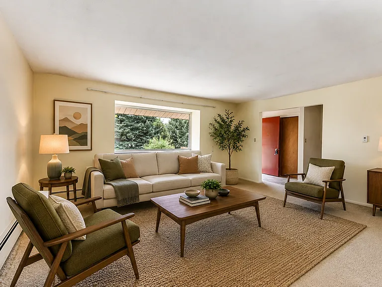 518 Clover Ln — Photo 4