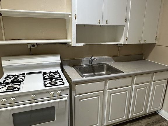 3rd image of 1325 N Corona St APT 1