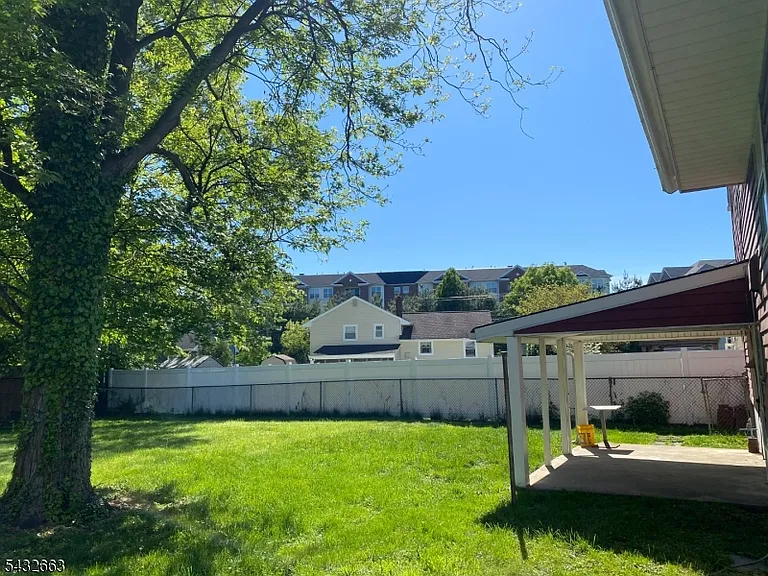 721 Lawrence Rd — Photo 18