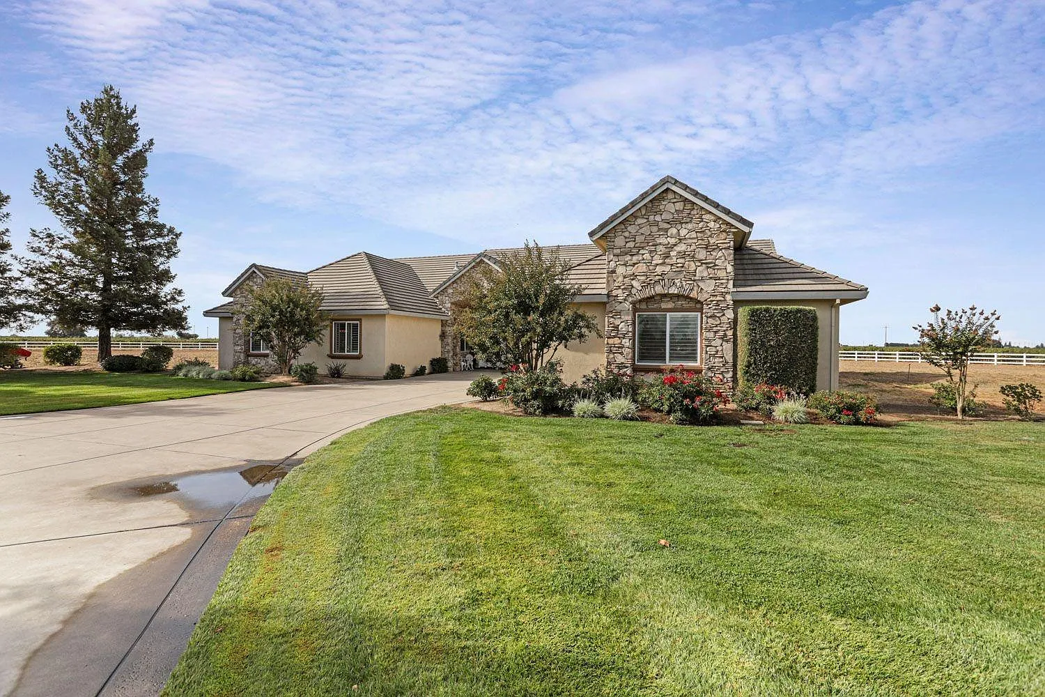 16551 N Manor Ln photo 1