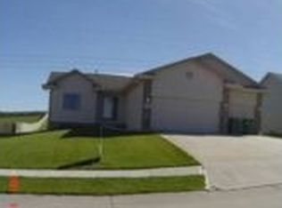 21949 Hilltop Ave, Gretna, NE 68028