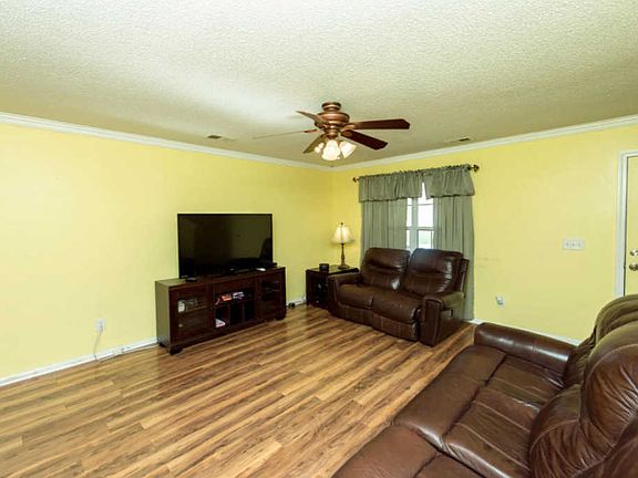 3rd image of 224 Trickle Dr