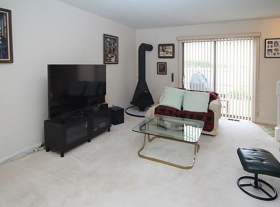 5th image of 1016 Emerald Dr