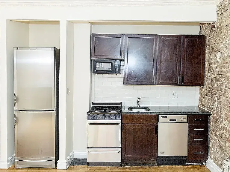 340 E 61st St #2B — Photo 2