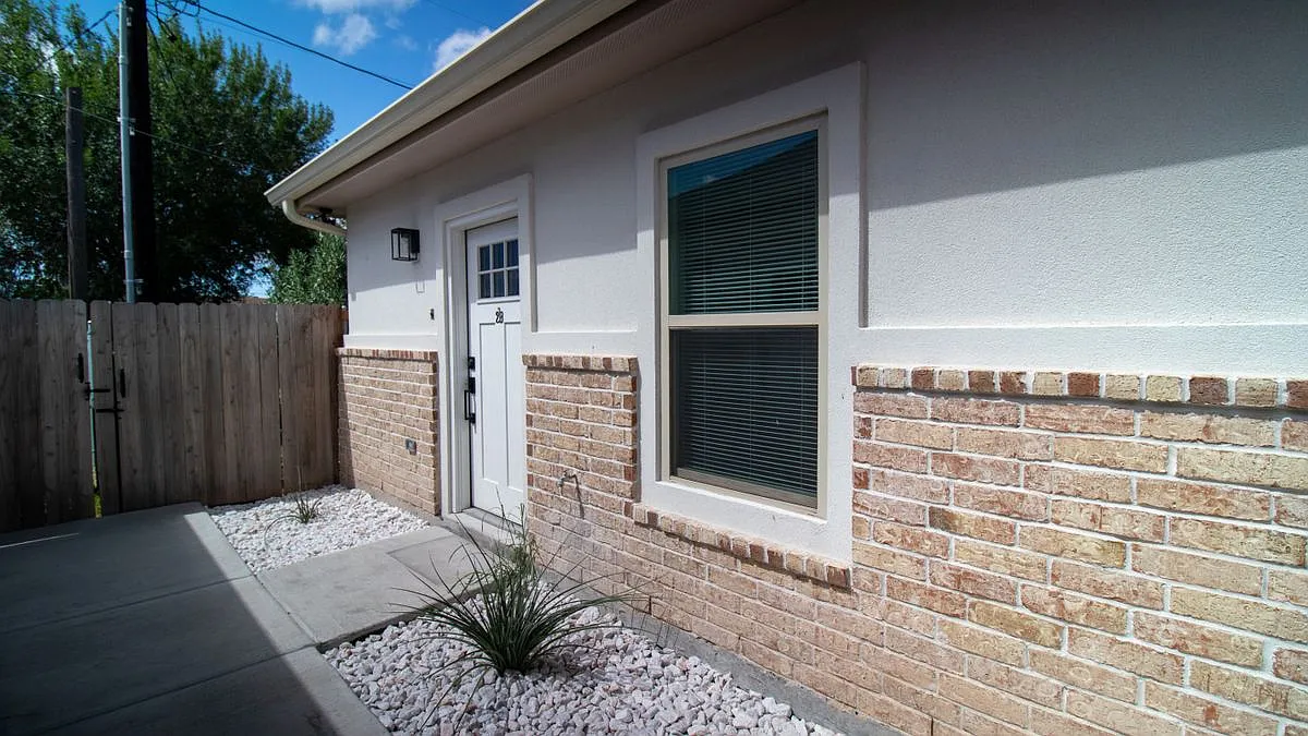 3 bed, 2.0 bath, 1200 sqft, $1,350 — Photo 4