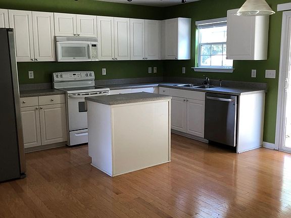 3rd image of 15233 Edgewater Forest Ln