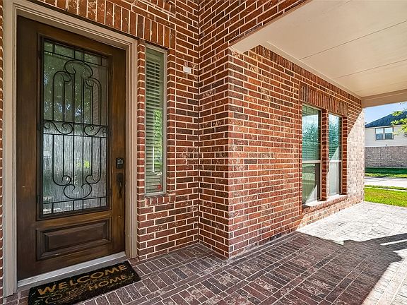 3rd image of 9439 Emerald Lakes Dr