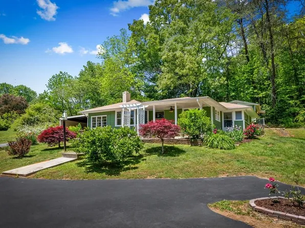1211 Scenic Dr, Blue Ridge, GA 30513