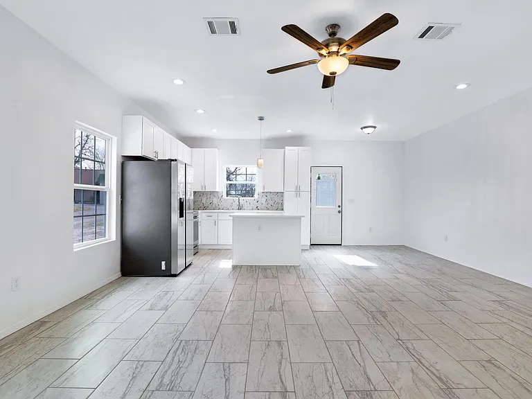 874 E Sunshine Dr #102 — Photo 2