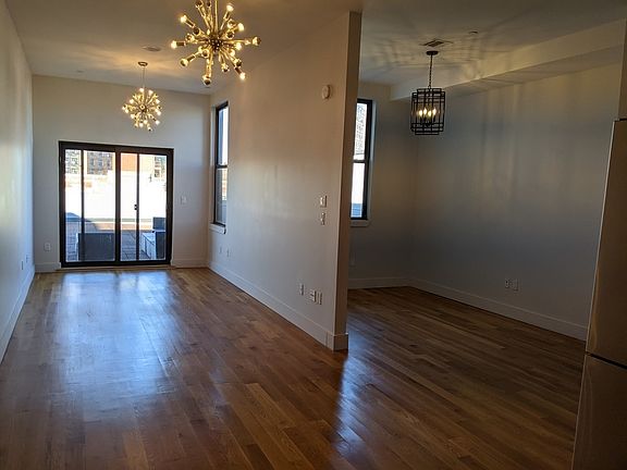 2nd image of 374 Kosciusko St #427