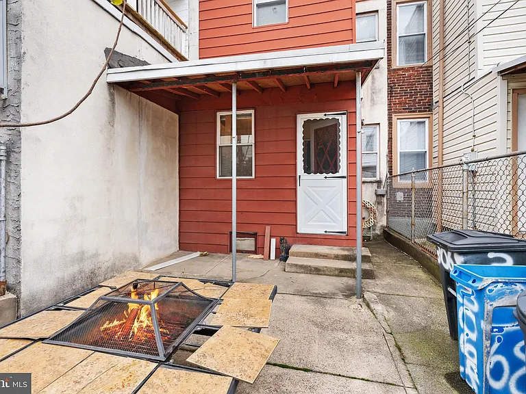 3068 Livingston St — Photo 14