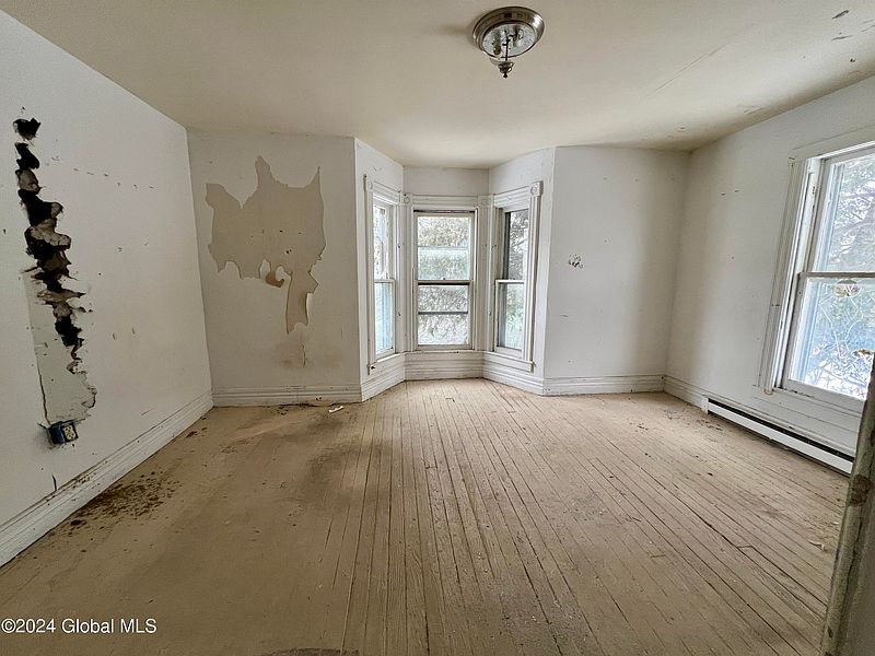 3rd image of 6 Dudlyville Drive