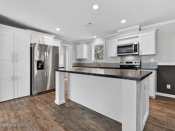 3rd image of 5530 CAPULIN Street