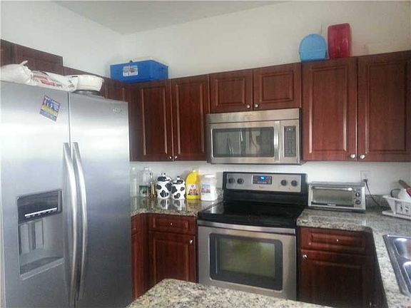5th image of 378 NE 25th Pl Unit 101