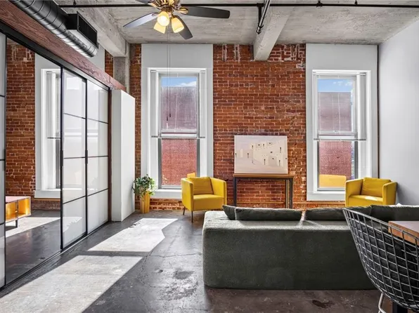113 W 5th St #208, Kansas City, MO 64105