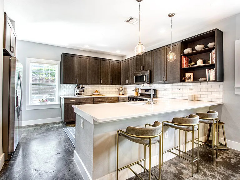 1638 Kings Hwy — Photo 8