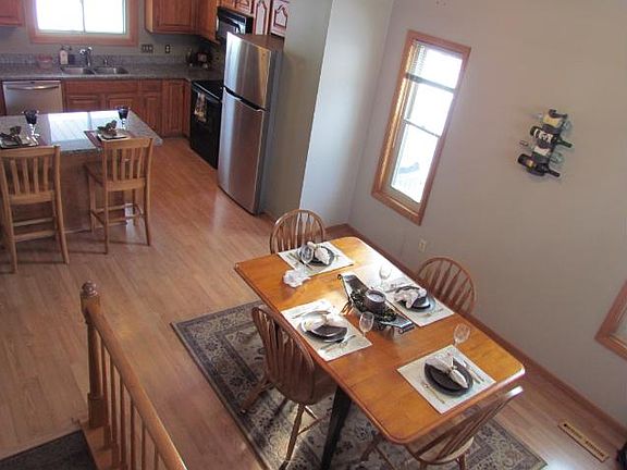 5th image of 3266 Camelot Dr