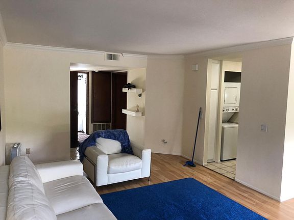 5th image of 528 Via De La Valle Unit E