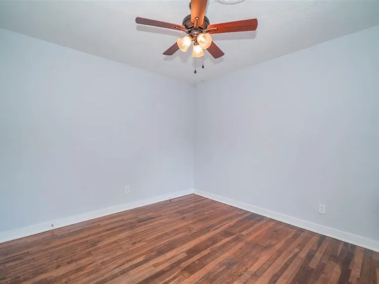 812 Glencrest Ln — Photo 33