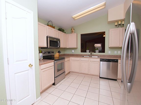 3rd image of 8527 W RUE DE LAMOUR --