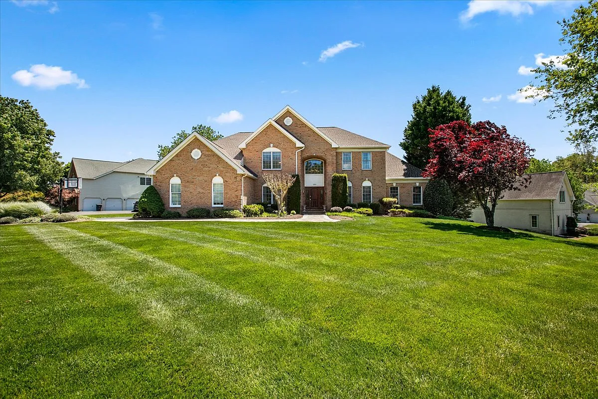 10243 Brittenford Dr — Photo 2