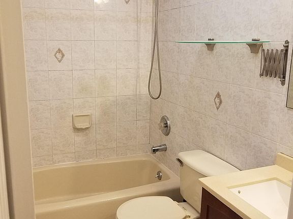 4th image of 6406 174th St Floor 1
