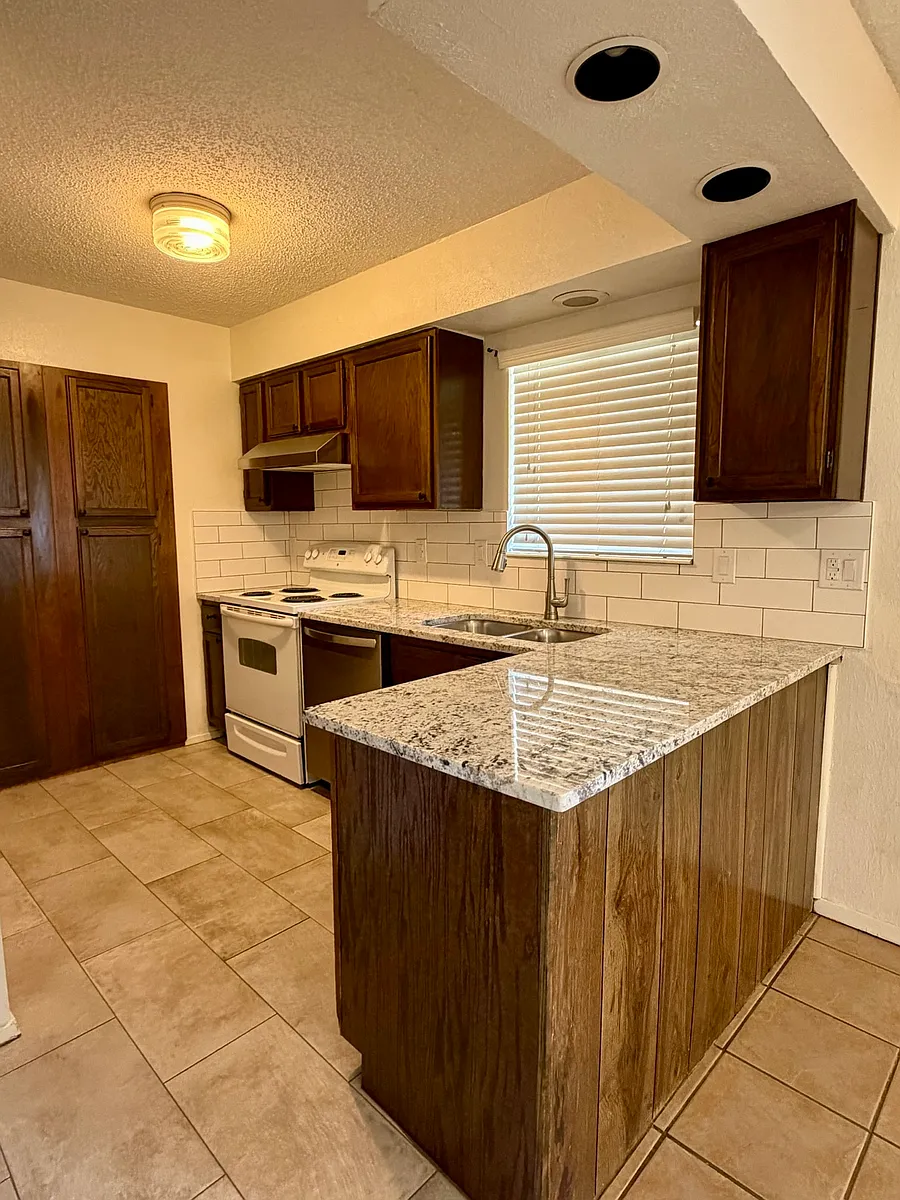 Building Photo - 400 Fawn Trl #A