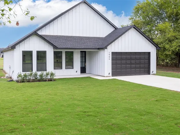 1904 Berkeley Dr, Azle, TX 76020