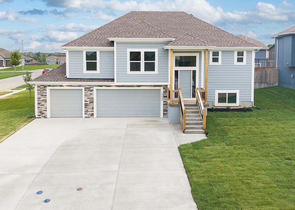 1st image of 15624 Sheridan Pl