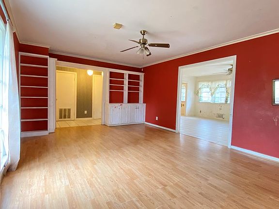 5th image of 1301 Wildbriar Dr