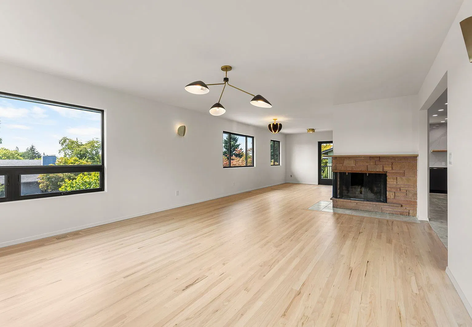 5 bed, 3.0 bath, 2678 sqft, $4,995 — Photo 1