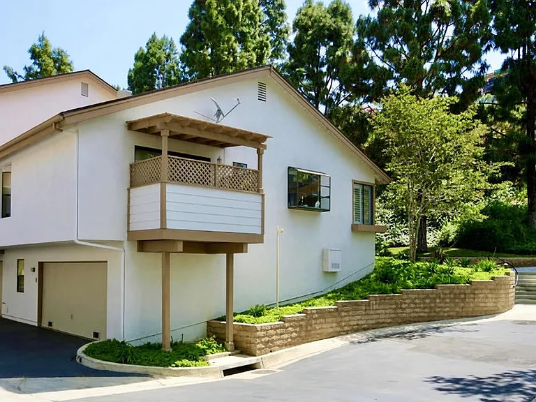 4531 Chateau Dr — Photo 4