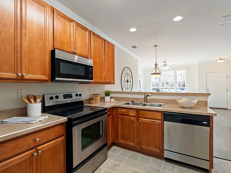 650 Claire Ln — Photo 20
