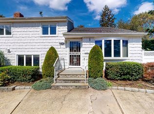 327 N Virginia Ave, Massapequa, NY 11758