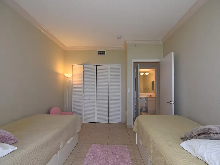 707 Crandon Blvd #Penthouse 8 — Photo 3