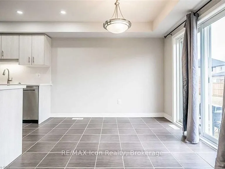 135 Acacia Rd — Photo 34