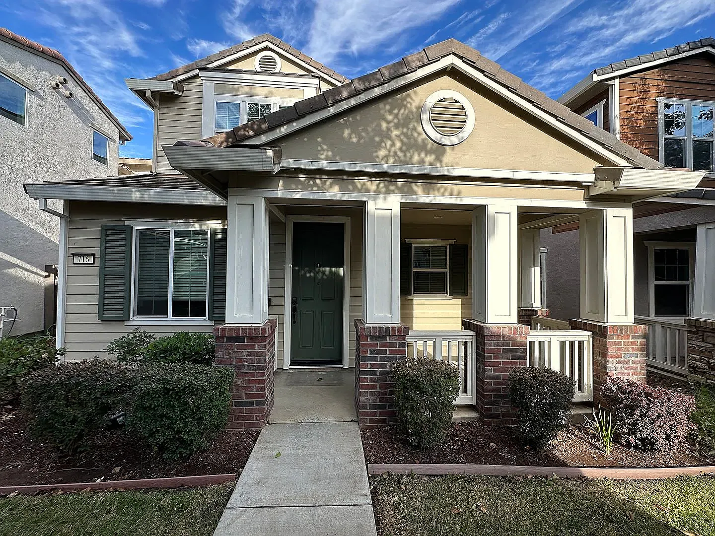 3 bed, 2.5 bath, 2070 sqft, $2,900 — Photo 1