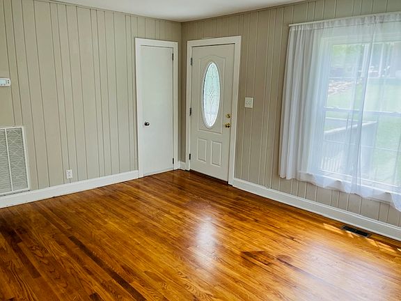 3rd image of 1304 Iris Ave #2