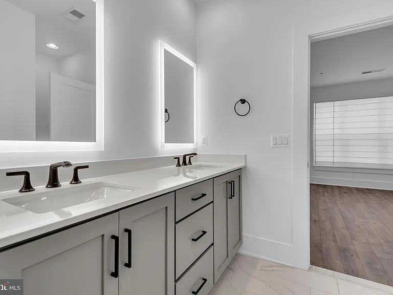 11366 Emerald Park Rd — Photo 32
