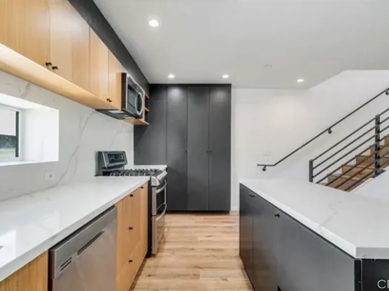 1943 Carmen Ave #1945 — Photo 3