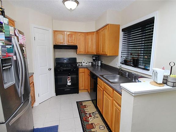 5th image of 120 Emily Ln